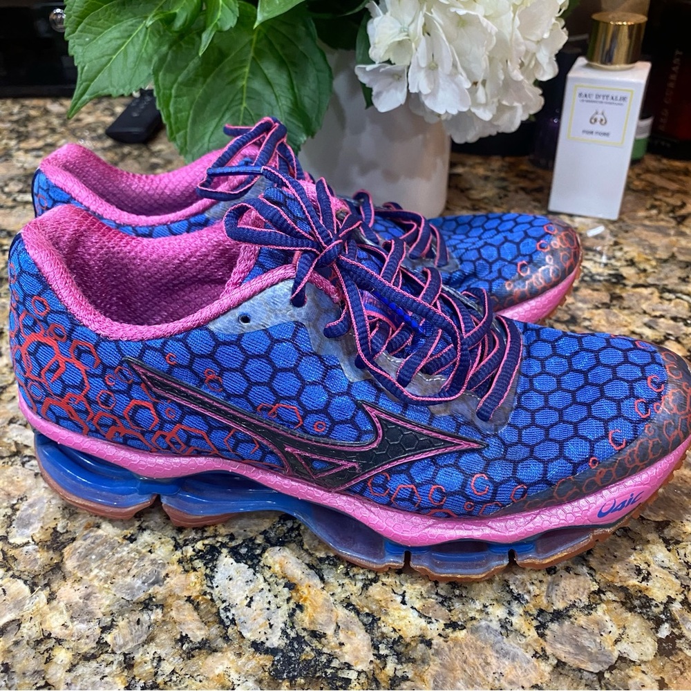 Mizuno Wave Prophecy 3. Blue and Pink Cross trainers. Cool Dynamic Design ! - Picture 6 of 13